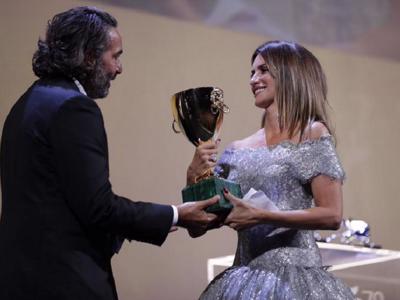 Penélope Cruz gets Venice Film Festival Best Actress award and dedicates it to Pilar Bardem