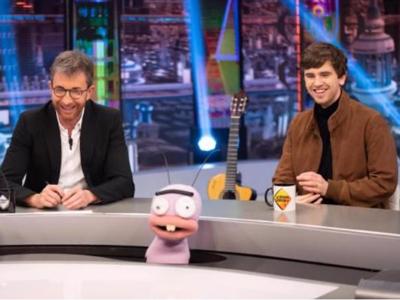 British actor Freddie Highmore stuns chat-show host with his fluent Spanish