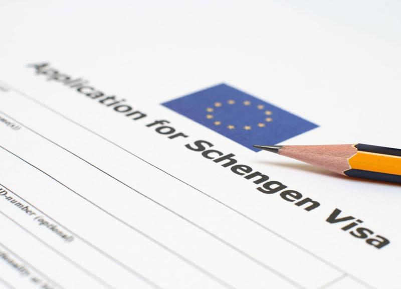 søknadsdokument for Schengen-visum og en blyant
