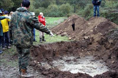 Five missing women sought at mass grave sites