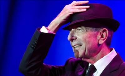 Leonard Cohen faints on stage in Valencia