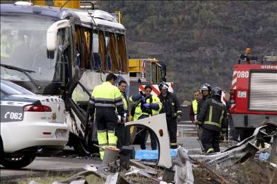 Tour bus crash leaves three dead