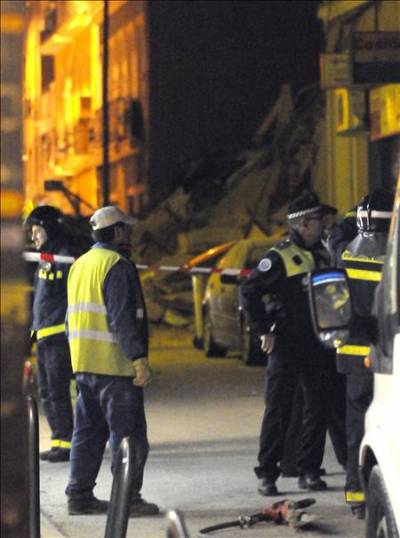 Roof falls in killing British couple