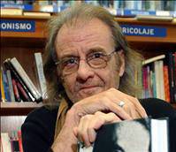 Luis Eduardo Aute launches new book in Valladolid