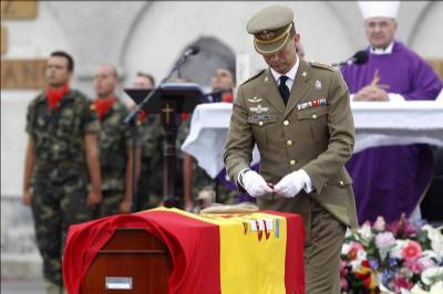 Prince of Asturias presides over military funeral in Las Palmas