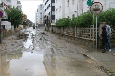 Torrential rain brings Tarragona coastline to brink of collapse