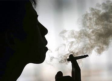 Bars and restaurants call for permission to set up smoking rooms on their premises