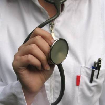 Cash bonuses for doctors who cut down on prescriptions and tests