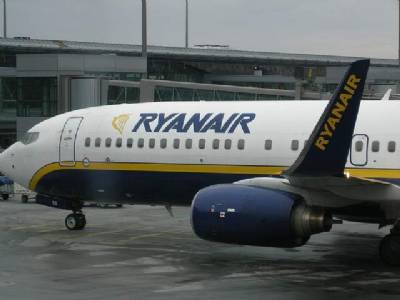 Ryanair flight from Valencia makes emergency landing in Genoa