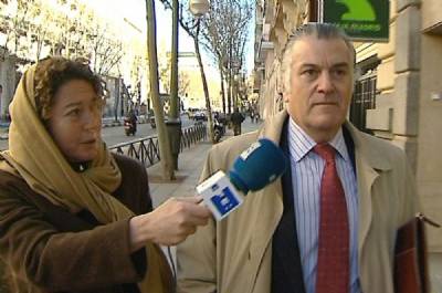 Bárcenas forced to hand in passport as judge considers he may skip the country
