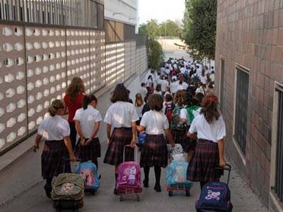Mum fined 1,500 euros for letting daughter play truant for months