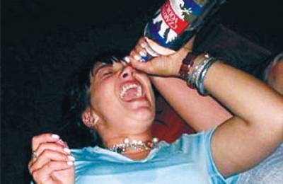 'Eyeballing', 'Oxy-shots' and 'Tampodkas': Dangerous and growing drinking trends among Spain's youth