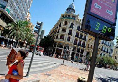Mini-heatwave to give way to rain next week