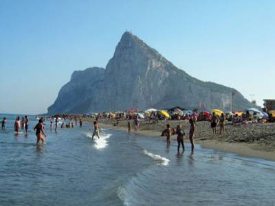 Gib tug-of-war: Rock PM 'delighted' at Spain's threat to go to UN and Cameron announces 'possible' legal action