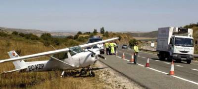 Light aircraft lands on motorway