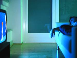 Sleep with red lights on to avoid depression, says article in Spanish magazine