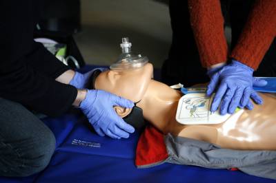 CPR within three minutes can increase survival chance by 50 per cent, but 88 per cent of Spanish residents do not know how