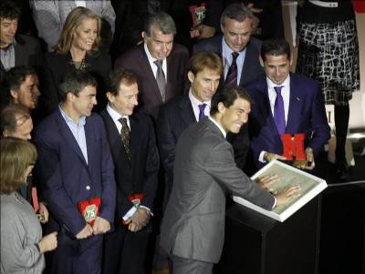 Nadal receives 'Legend Award'