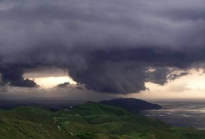 High winds hit the coasts and more snow expected