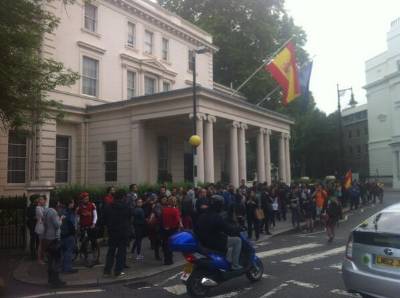 King Juan Carlos abdicates: Demonstrations calling for a third republic reach London and Berlin