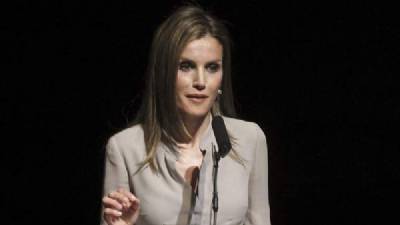 Princess Letitzia presents designer Adolfo Domínguez with top honour at first-ever National Fashion Awards