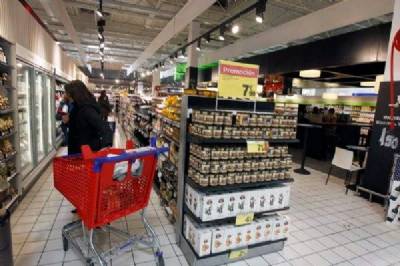 Woman sets fire to supermarkets to get away without paying for groceries
