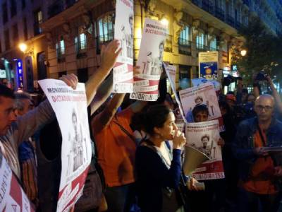 'Surround Parliament' anti-Monarchy protest leaves six injured and three arrested