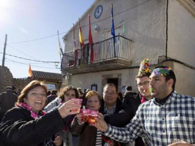 New Year’s Eve celebrated at noon in Ávila village where most residents are over 75