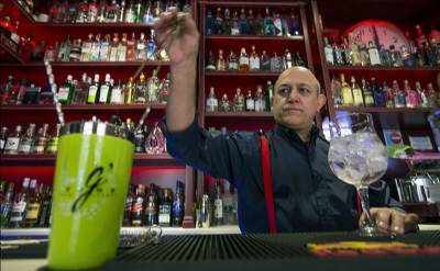 Valencia gin bar enters Guinness Book of Records for stocking over 500 varieties