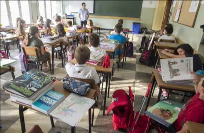 Boys 'perform worse at school because of video games' whilst girls 'read and do their homework', says OECD
