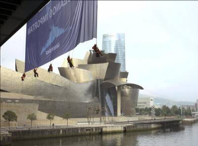 Greenpeace protesters dangle from Bilbao bridge