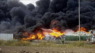 Recycling plant fire 'perilously close' to Torre Pacheco town centre