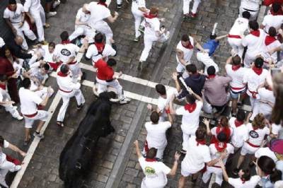 'Blood-stained' protesters call for bull-fight ban in Pamplona