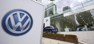 Volkswagen to start repairs in January, cut investments and 'analyse profitability' of all lines; Spanish employees fear factory closures