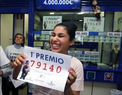 'Toy boat' migrant from Sénégal wins El Gordo first prize