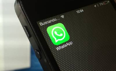 Sevilla student uncovers WhatsApp and Facebook user information-sharing device