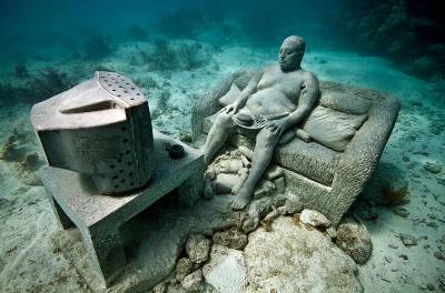 British sculptor creates Europe's first underwater museum in Canary Islands