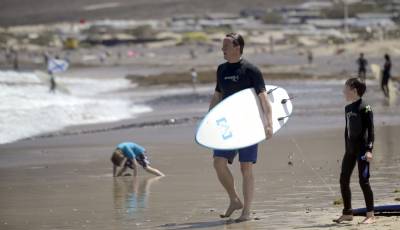 British PM David Cameron holidays in Lanzarote for third Easter on the trot