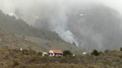 La Palma fire forces 2,500 to flee their homes and will take 'several days' to bring under control