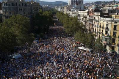 Catalunya 'Diada': Spanish flags and photos of King burnt as regional government announces referendum for next June
