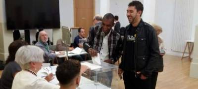 Basque Country elections: Councillor gives his vote to refugee