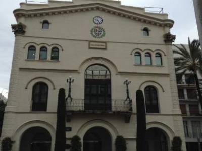 Business as usual in Badalona as council ignores court order to shut for the bank holiday