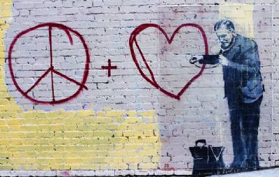 Banksy brings provocative street art to Madrid