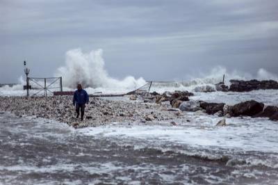 Málaga and Cádiz beaches wrecked by Force 1 hurricane