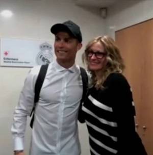 Julia Roberts meets the 'cast' of Real Madrid-Barça derby