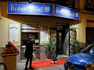 Mobile hairdresser's, free coffee shop and gourmet 'Robin Hood Restaurant': Madrid charity helps the homeless restore their dignity