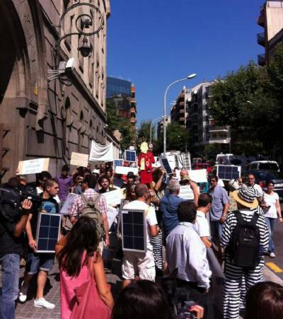 Power to the people: Small investors in solar energy call for fair playing field and for Spain to 'stop wasting the sun'