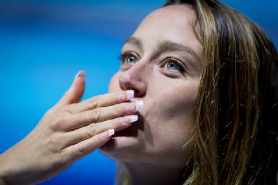 Mireia's unstoppable: Three gold medals and a new world record in under 24 hours 