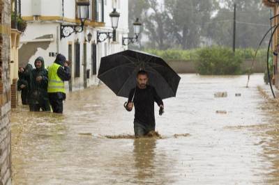 Storm chaos from north to south: Flights diverted, streets flooded, landslides and lightning strikes