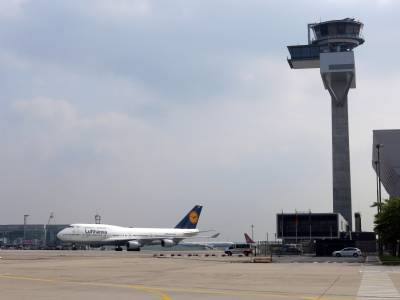 Air-traffic control and pilots can still speak in Spanish, government rules